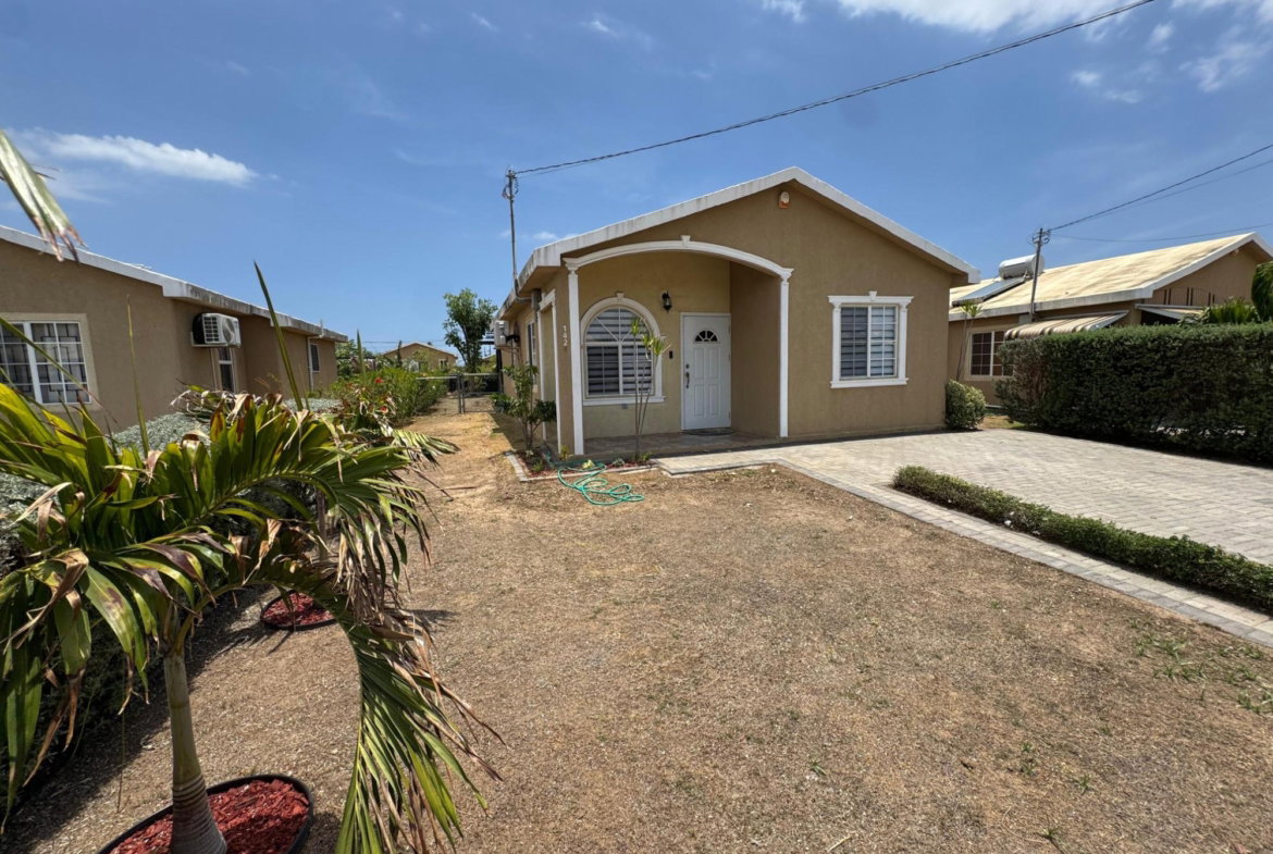 Second image of 1424 Phoenix Park Village Ph4 in Phoenix Park, St. Catherine, Jamaica - property is For Rent
