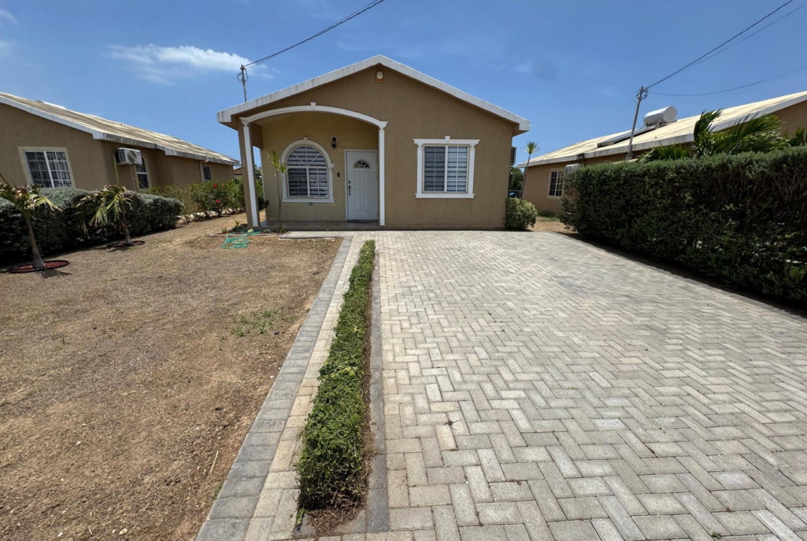 First image of 1424 Phoenix Park Village Ph4 in Phoenix Park, St. Catherine, Jamaica - property is For Rent