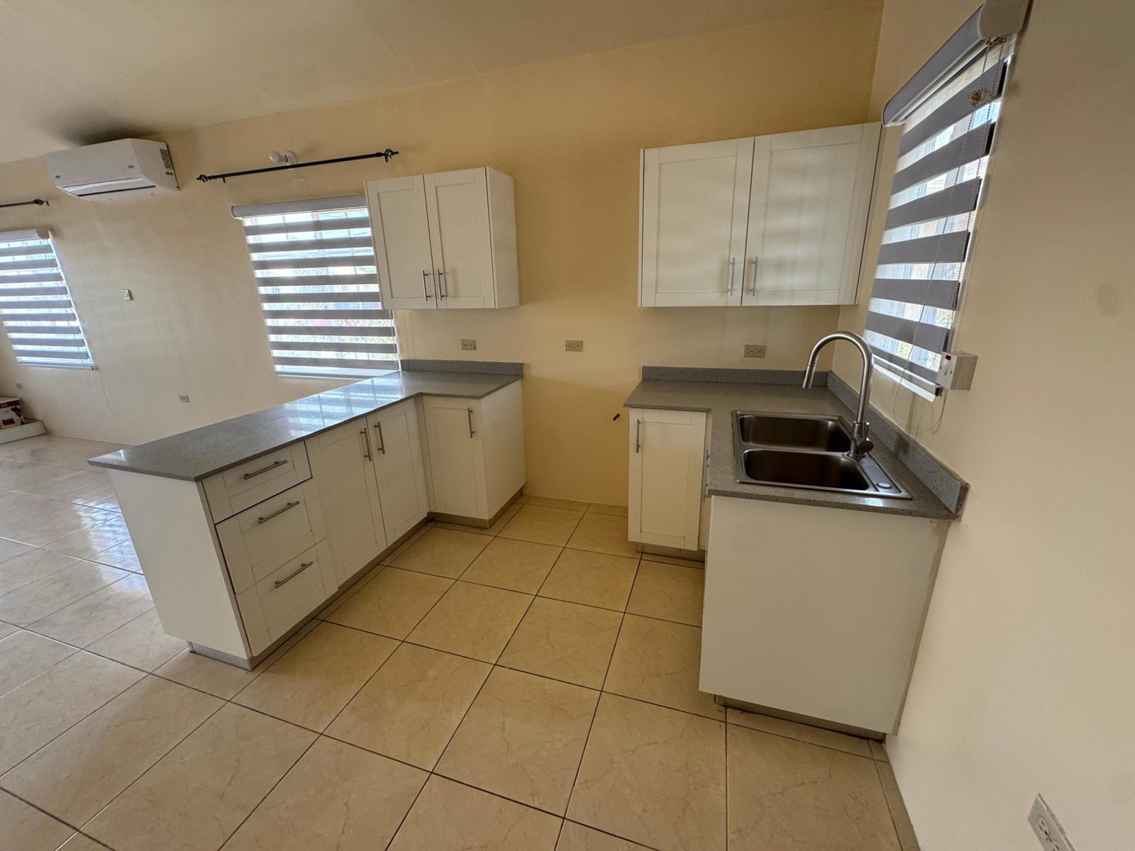 Fifth image of 1424 Phoenix Park Village Ph4 in Phoenix Park, St. Catherine, Jamaica - property is For Rent