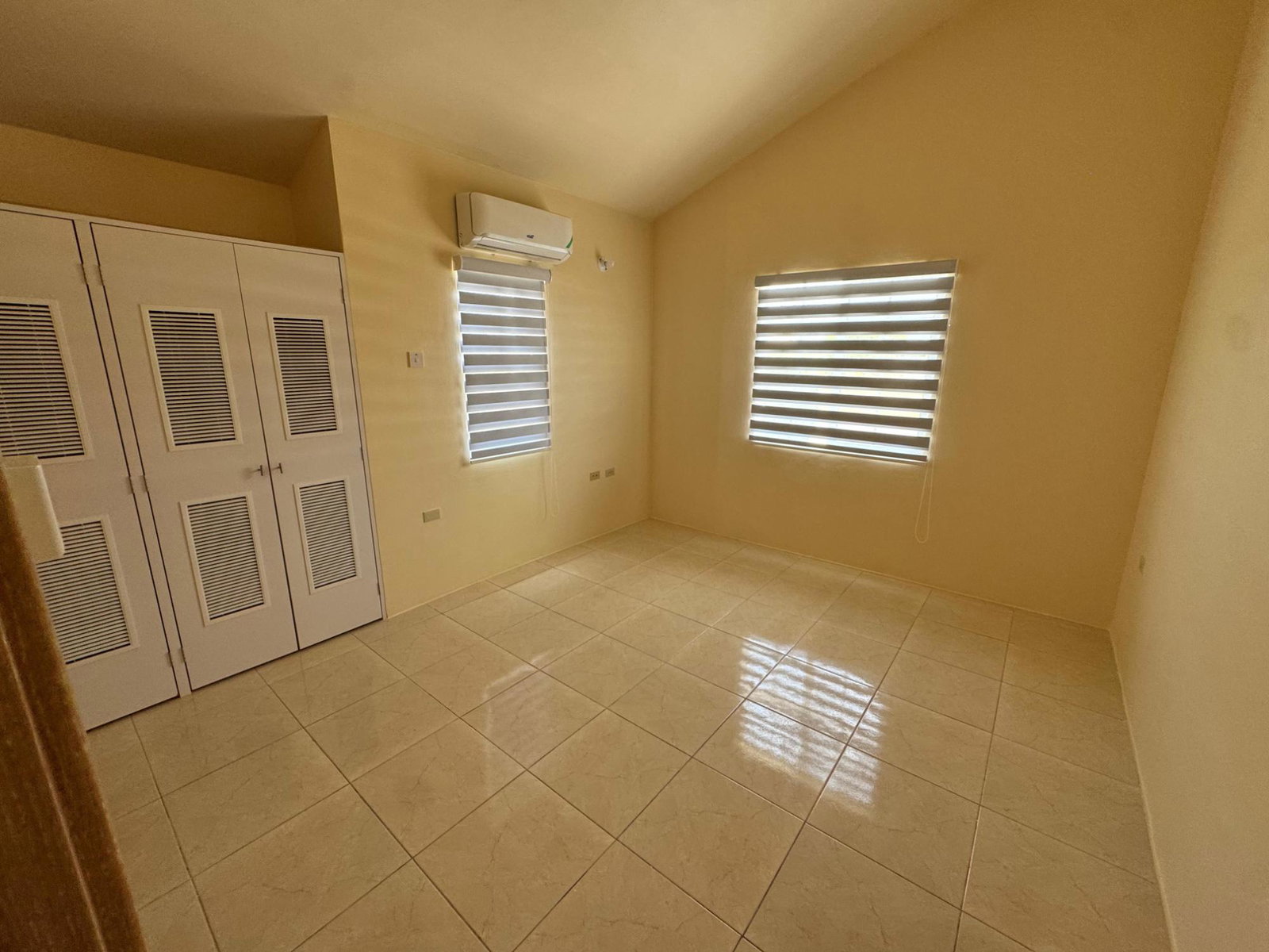 Seventh image of 1424 Phoenix Park Village Ph4 in Phoenix Park, St. Catherine, Jamaica - property is For Rent