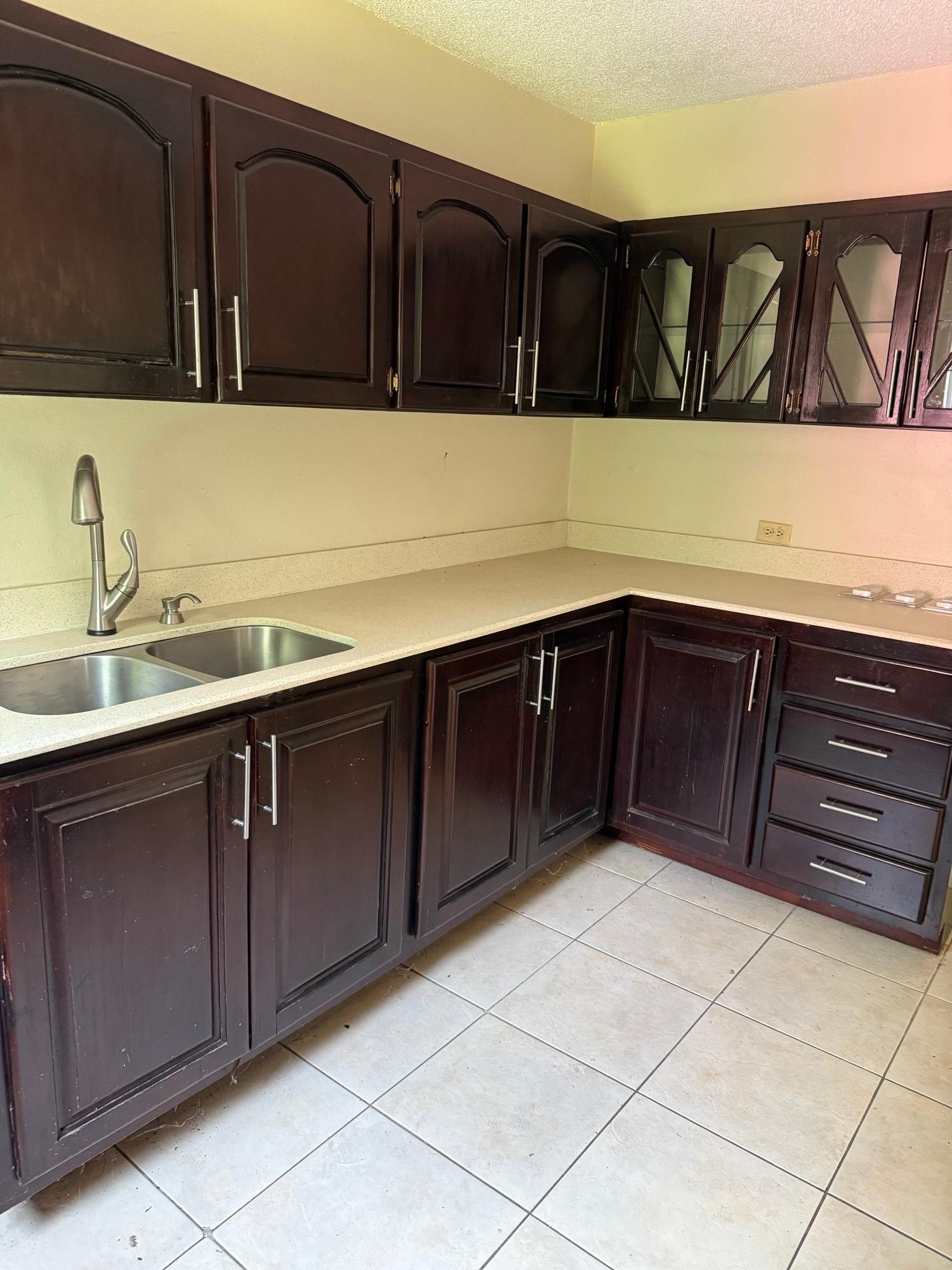 Fifth image of 21 Pangola Avenue, Kingston in Kingston 6, St. Andrew, Jamaica - property is For Rent