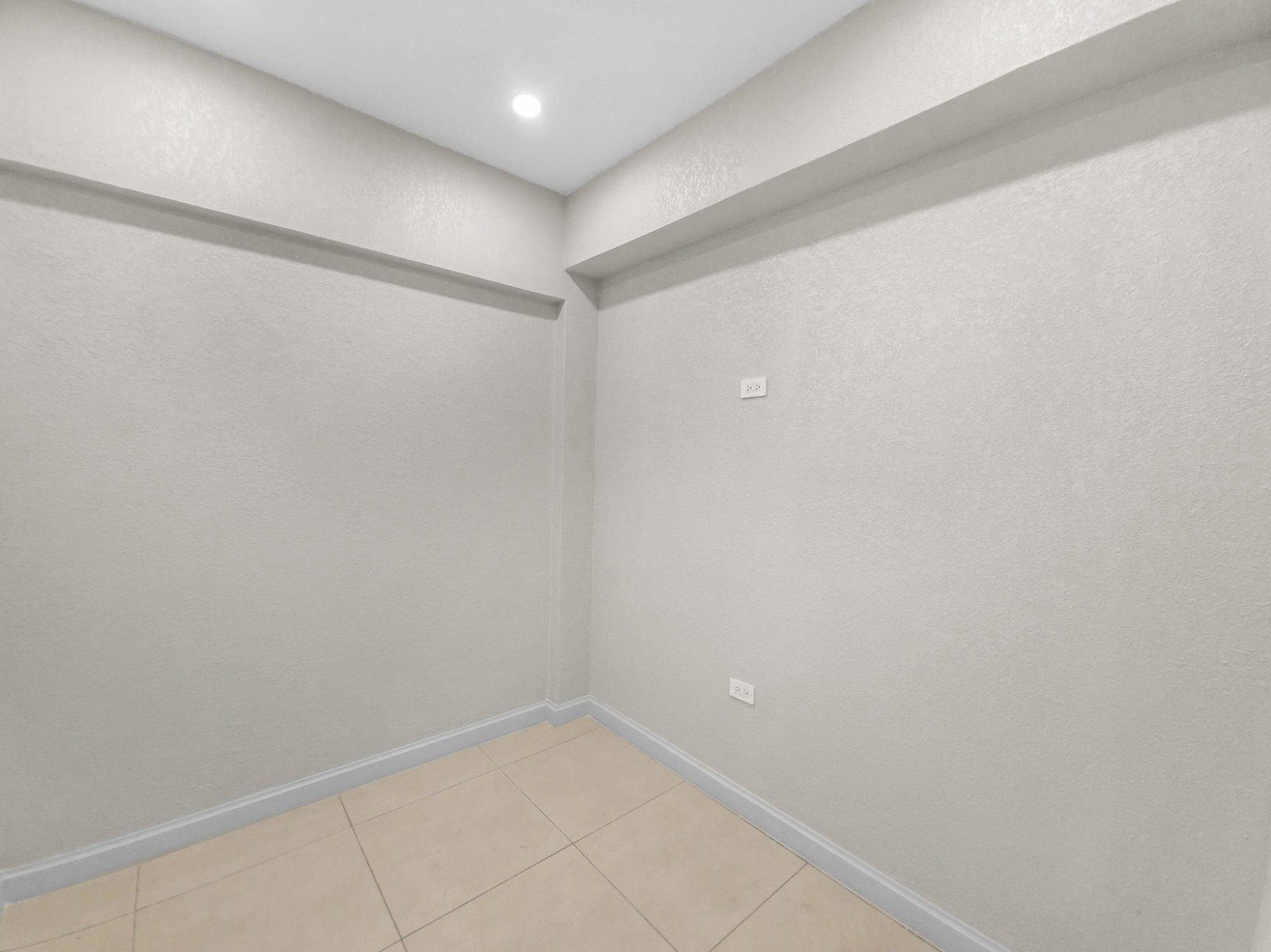 Fifth image of Unit 2-90b Red Hills rd in Red Hills, St. Andrew, Jamaica - property is For Rent