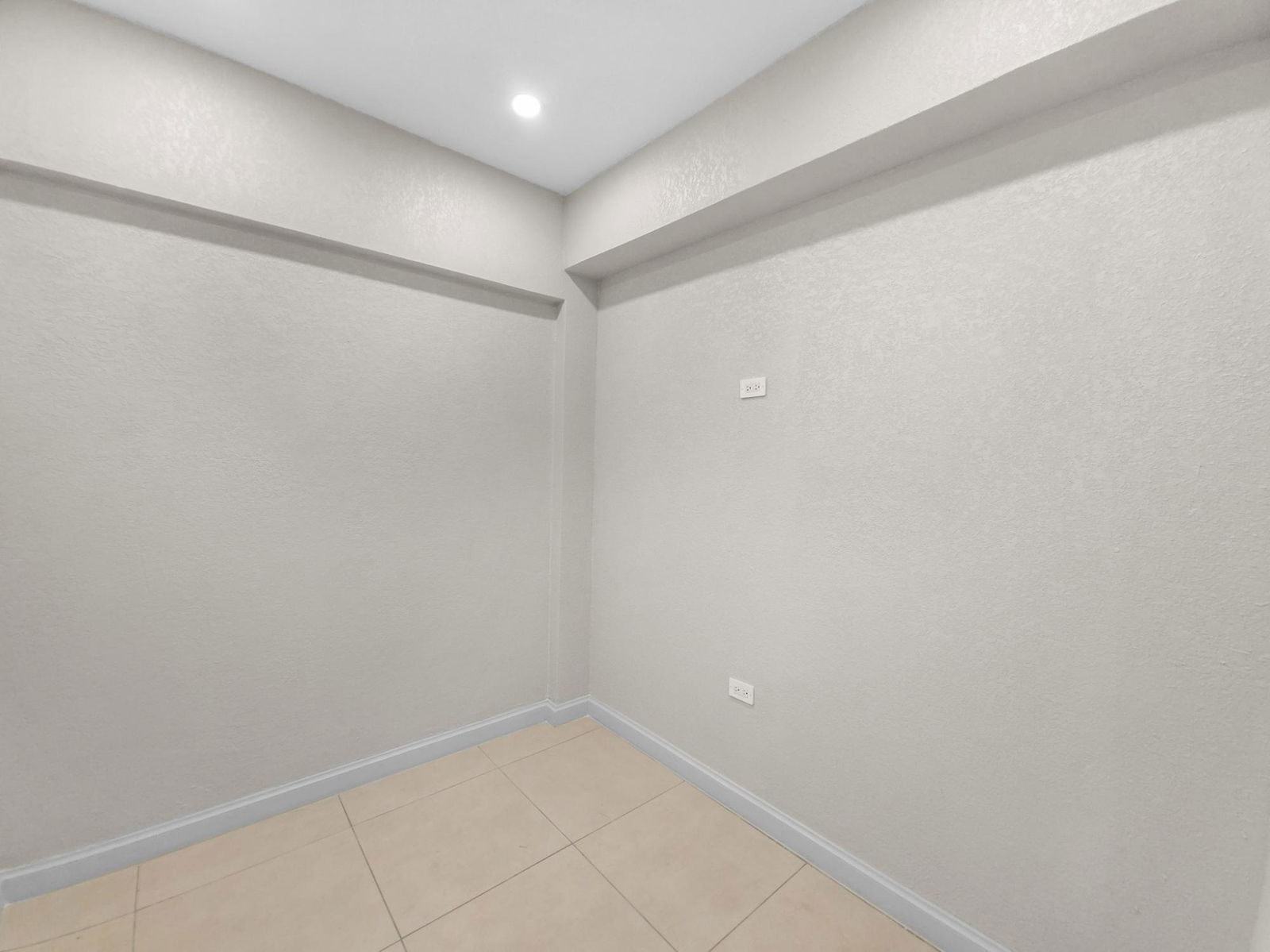 Fifth image of Unit 5-90b Red Hills rd in Red Hills, St. Andrew, Jamaica - property is For Rent