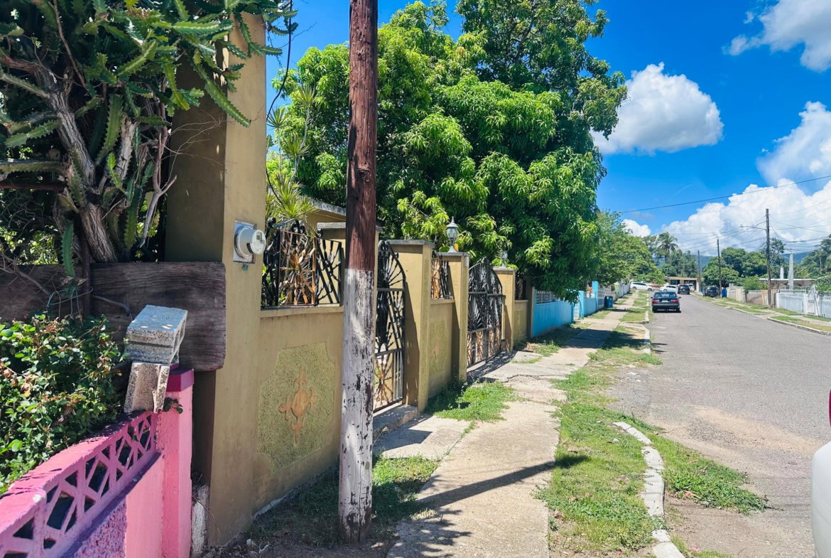 Fifteenth image of 17 Laura Drive in Ensom City, St. Catherine, Jamaica - property is For Sale