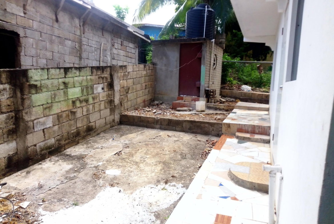 Second image of Threadlight, Denbigh in May Pen, Clarendon, Jamaica - property is For Sale