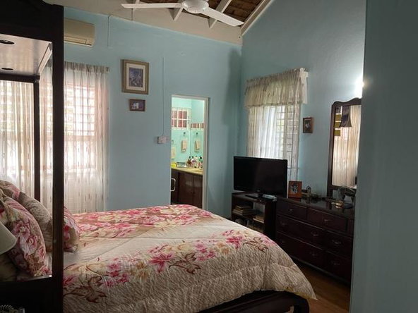 Eighteenth image of Th-40 Upper Waterloo Ave in Kingston 8, St. Andrew, Jamaica - property is For Sale