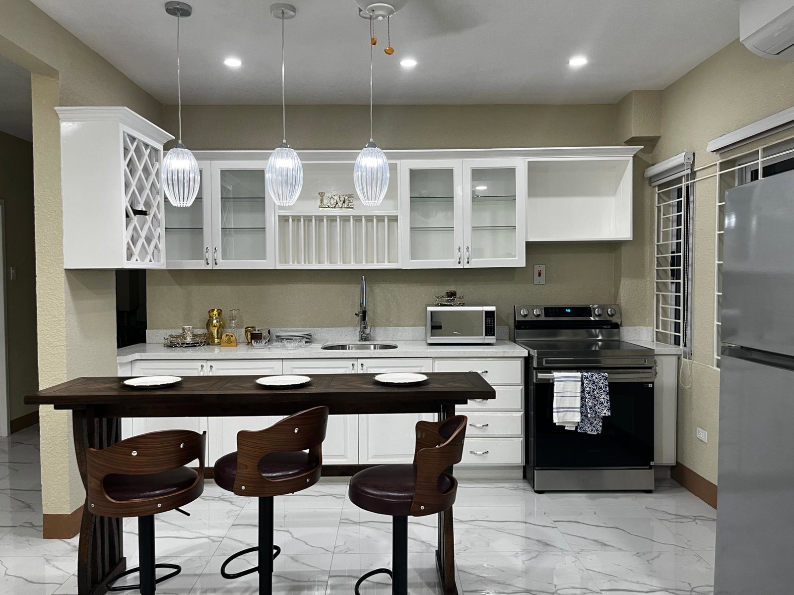 Fully-Furnished-2-Bed-Apartment-for-Rent-in-St.-Andrew-Jamaica-Modern-Amenities Fourth image of 2-3 Ridge View Close in Kingston 19, St. Andrew, Jamaica - property is For Rent