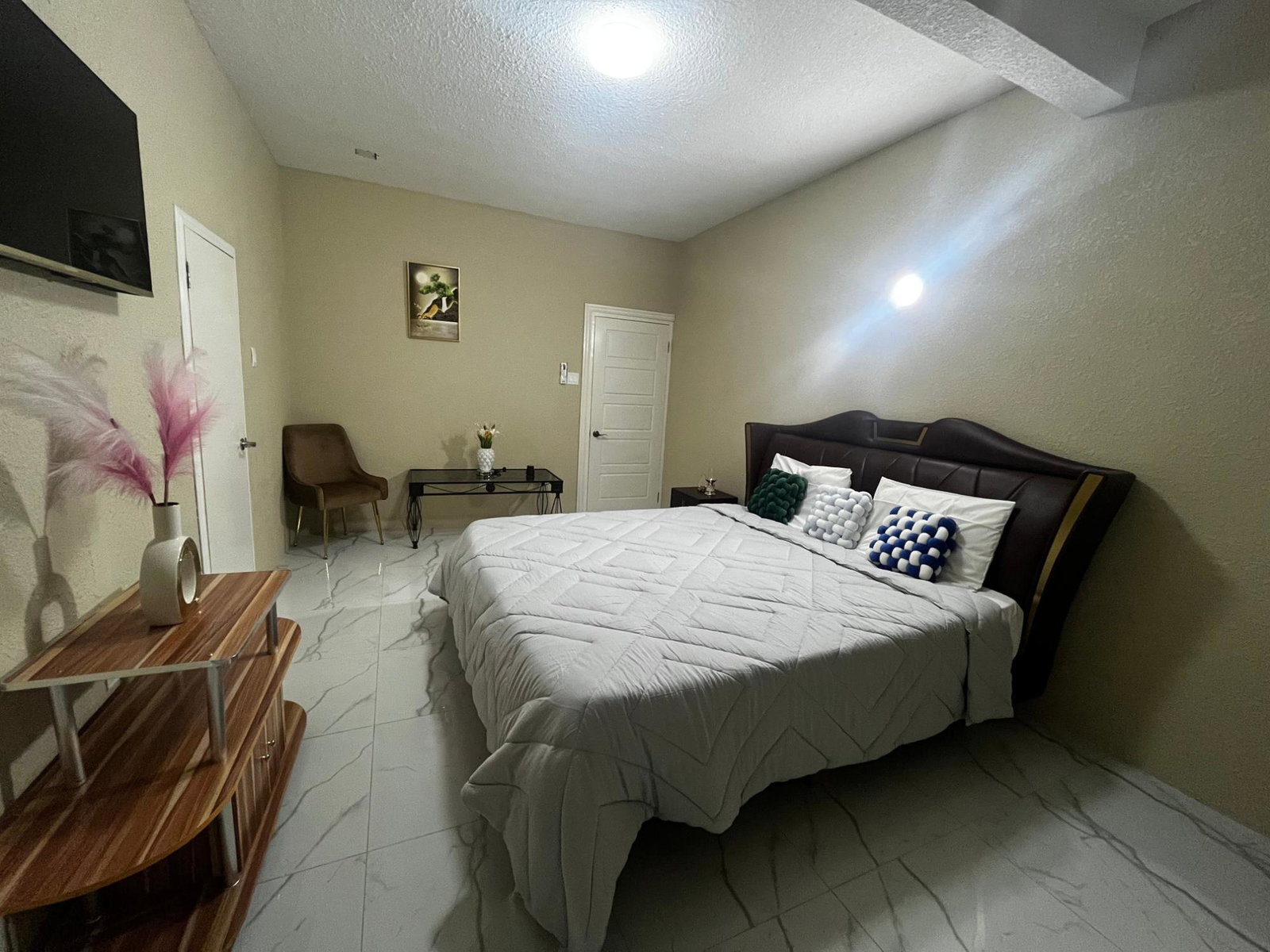 Fully-Furnished-2-Bed-Apartment-for-Rent-in-St.-Andrew-Jamaica-Modern-Amenities Sixth image of 2-3 Ridge View Close in Kingston 19, St. Andrew, Jamaica - property is For Rent