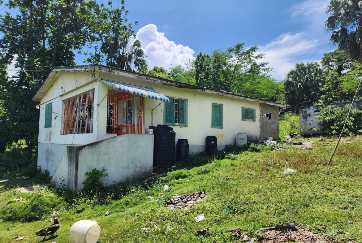 Second image of Seven Corners in Santa Cruz, St. Elizabeth, Jamaica - property is For Sale