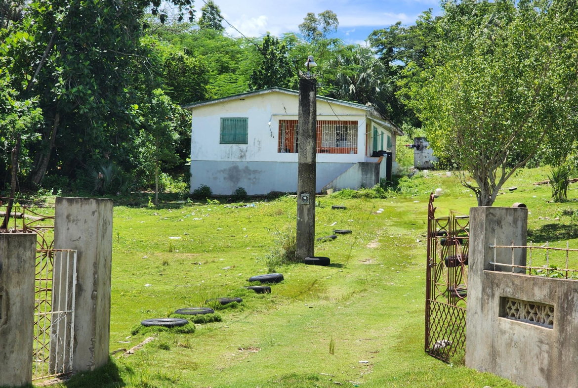 First image of Seven Corners in Santa Cruz, St. Elizabeth, Jamaica - property is For Sale