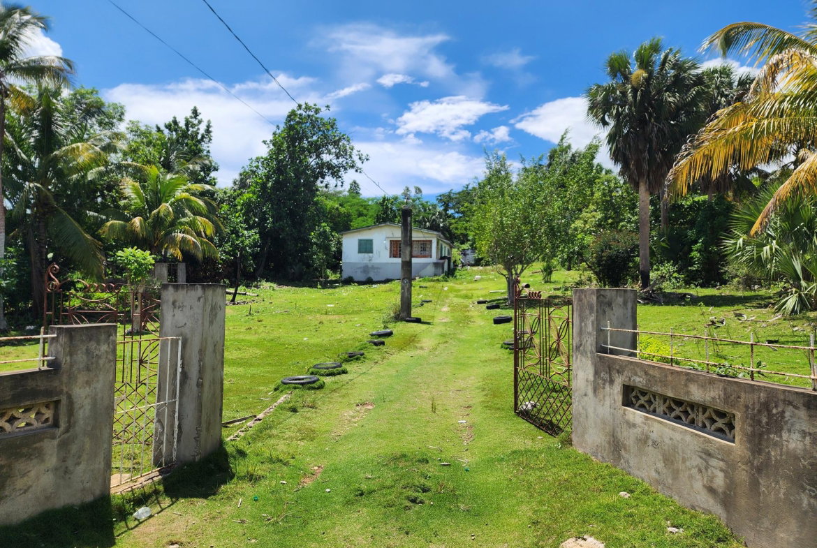 Fifteenth image of Seven Corners in Santa Cruz, St. Elizabeth, Jamaica - property is For Sale