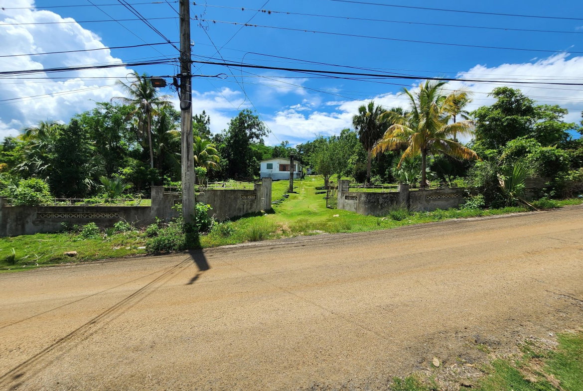 Sixteenth image of Seven Corners in Santa Cruz, St. Elizabeth, Jamaica - property is For Sale