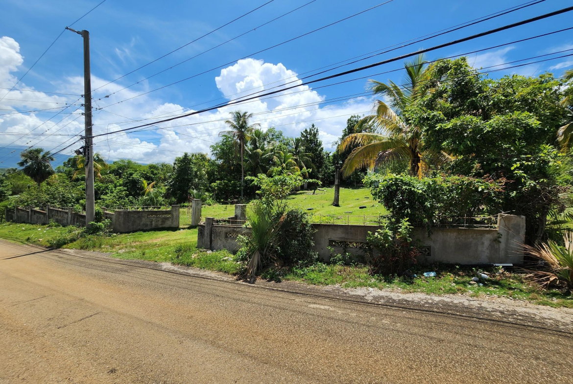 Seventeenth image of Seven Corners in Santa Cruz, St. Elizabeth, Jamaica - property is For Sale