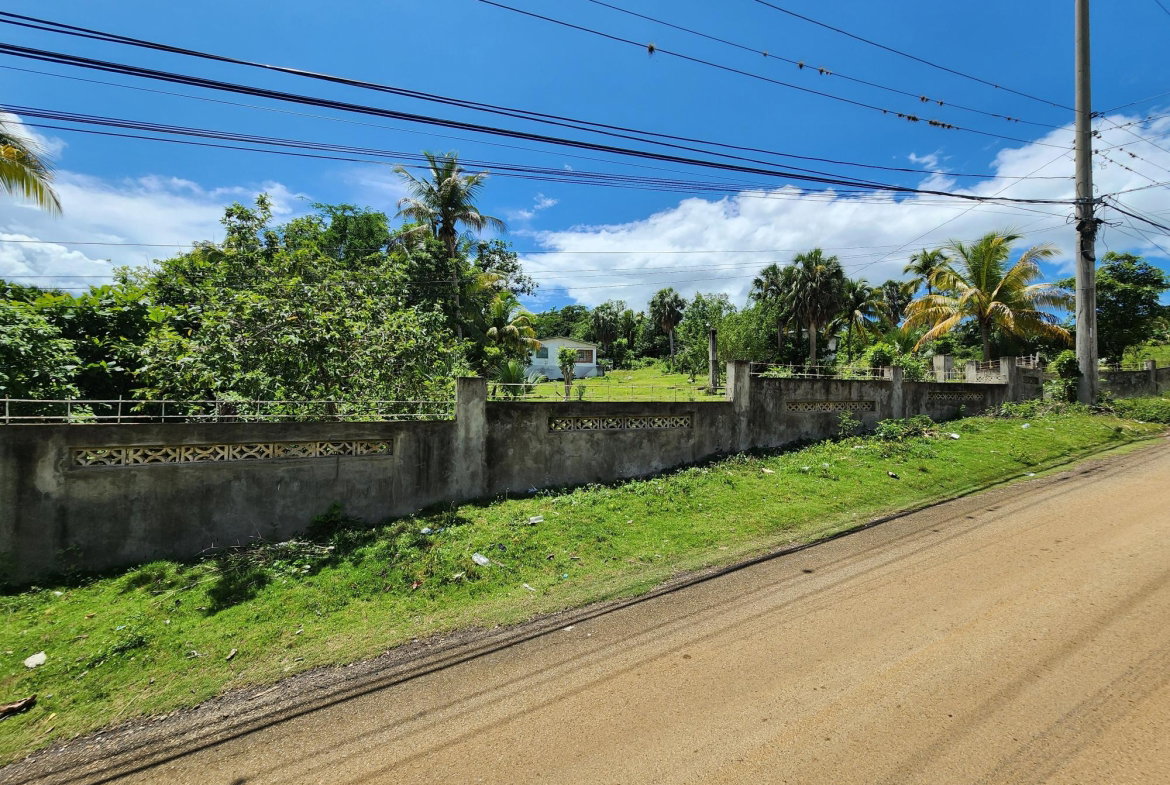 Eighteenth image of Seven Corners in Santa Cruz, St. Elizabeth, Jamaica - property is For Sale