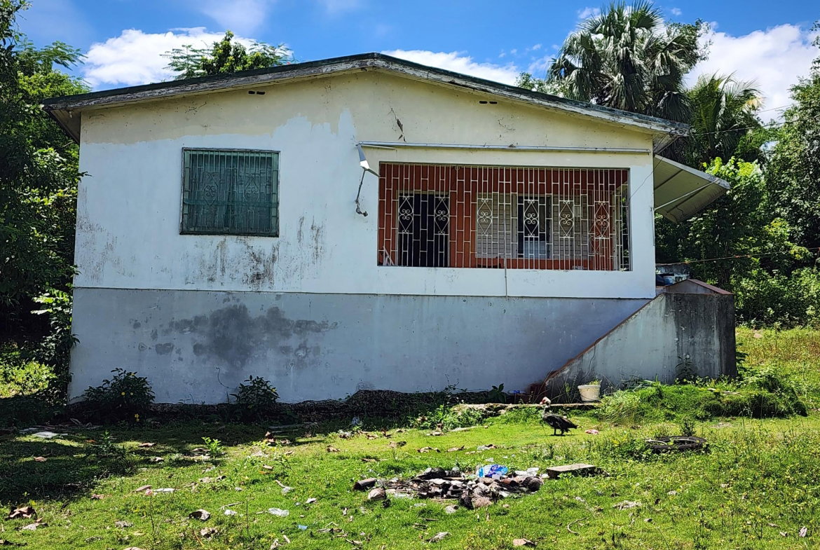 Third image of Seven Corners in Santa Cruz, St. Elizabeth, Jamaica - property is For Sale