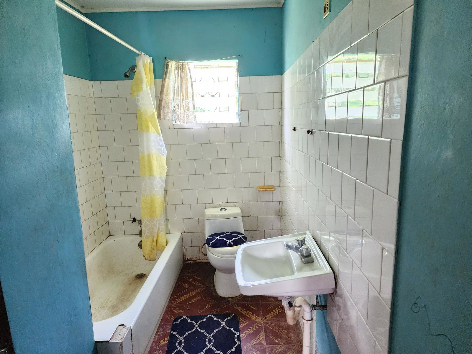 Fifth image of Seven Corners in Santa Cruz, St. Elizabeth, Jamaica - property is For Sale