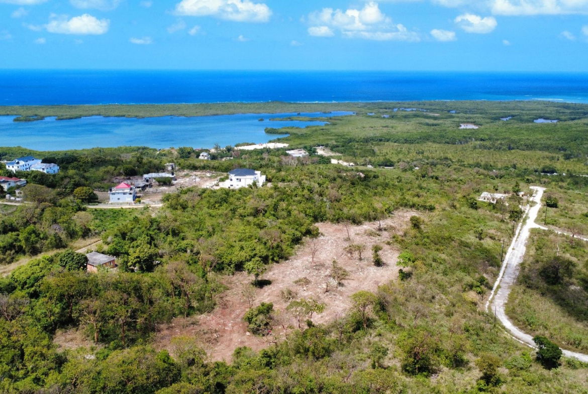 Ninth image of Greenside, Trelawny in Greenside, Trelawny, Jamaica - property is For Sale