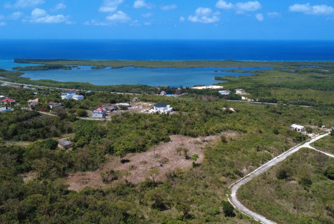 Tenth image of Greenside, Trelawny in Greenside, Trelawny, Jamaica - property is For Sale