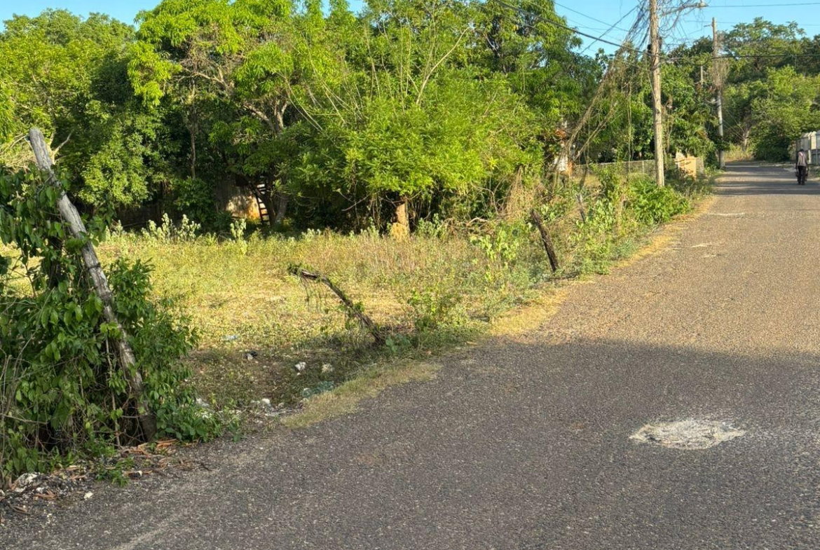 First image of Coates Pen/may Pen in May Pen, Clarendon, Jamaica - property is For Sale