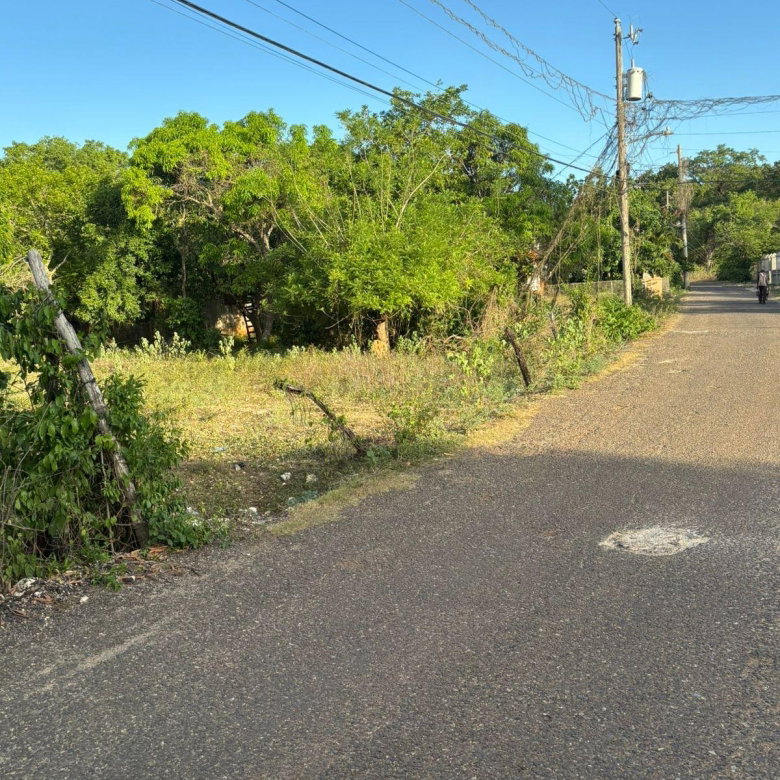 First image of Coates Pen/may Pen in May Pen, Clarendon, Jamaica - property is For Sale