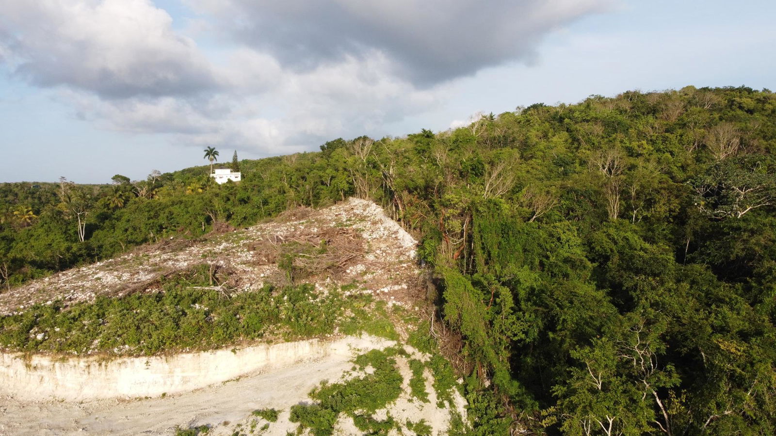 Tenth image of Gravesend, Trelawny in Gravesend, Trelawny, Jamaica - property is For Sale