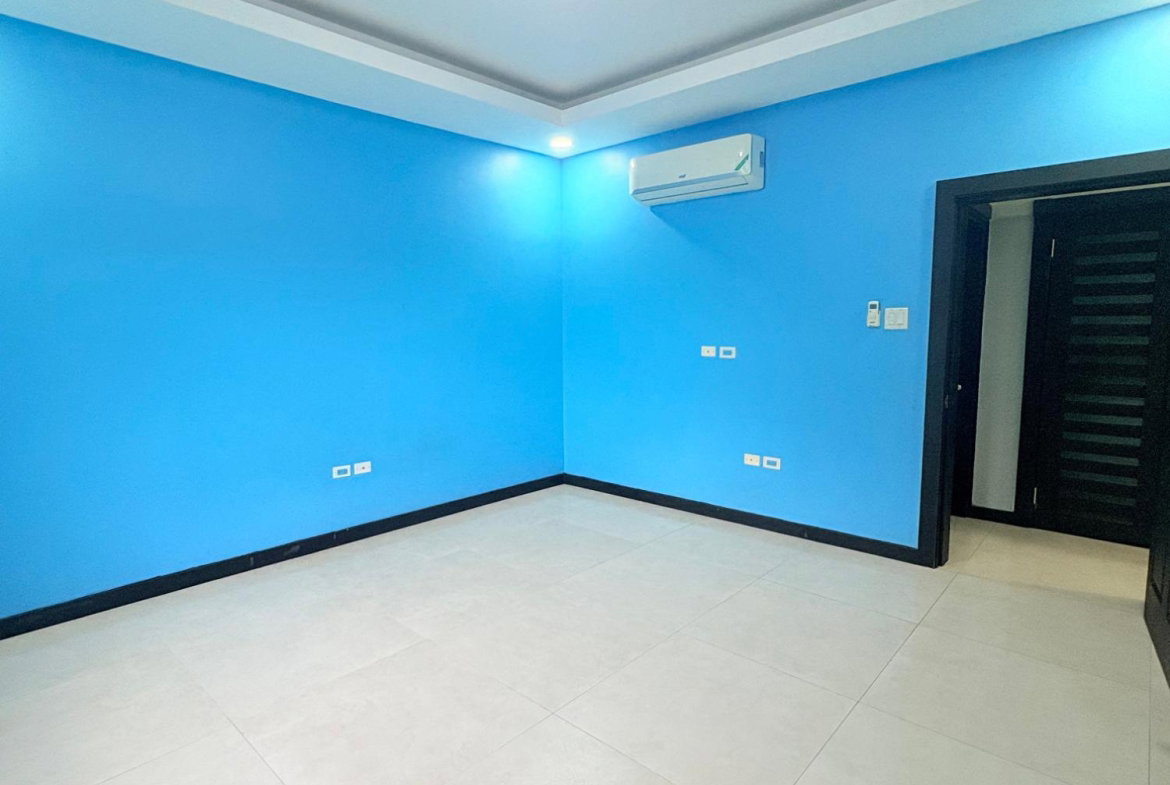 Eleventh image of Russell Heights in Kingston 8, St. Andrew, Jamaica - property is For Sale