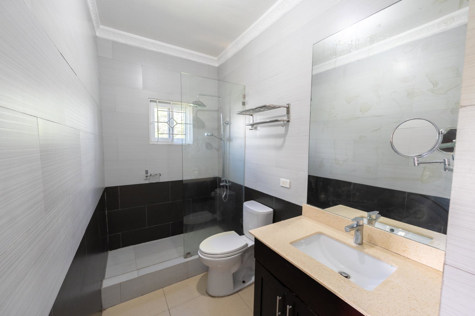 Seventeenth image of 5a-9 Beresford Road in Kingston 8, St. Andrew, Jamaica - property is For Sale