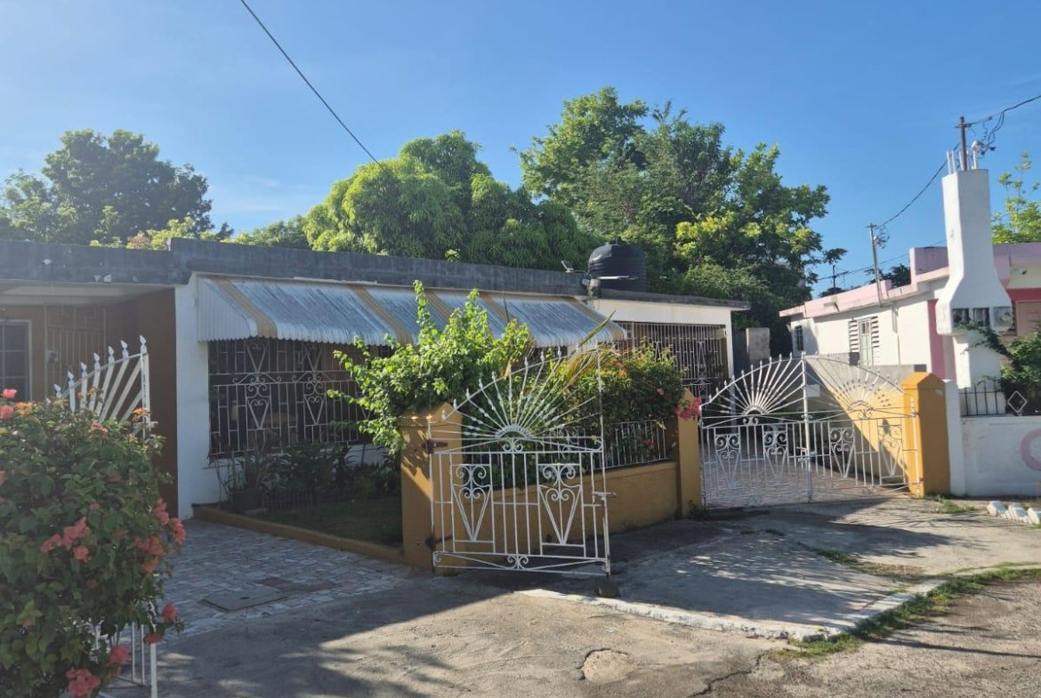 First image of 65 Passagefort in Passage Fort, St. Catherine, Jamaica - property is For Sale