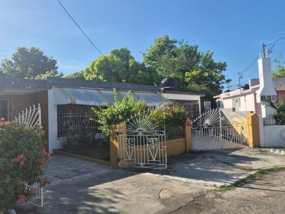 First image of 65 Passagefort in Passage Fort, St. Catherine, Jamaica - property is For Sale