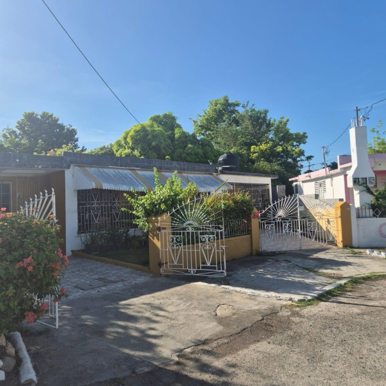 First image of 65 Passagefort in Passage Fort, St. Catherine, Jamaica - property is For Sale