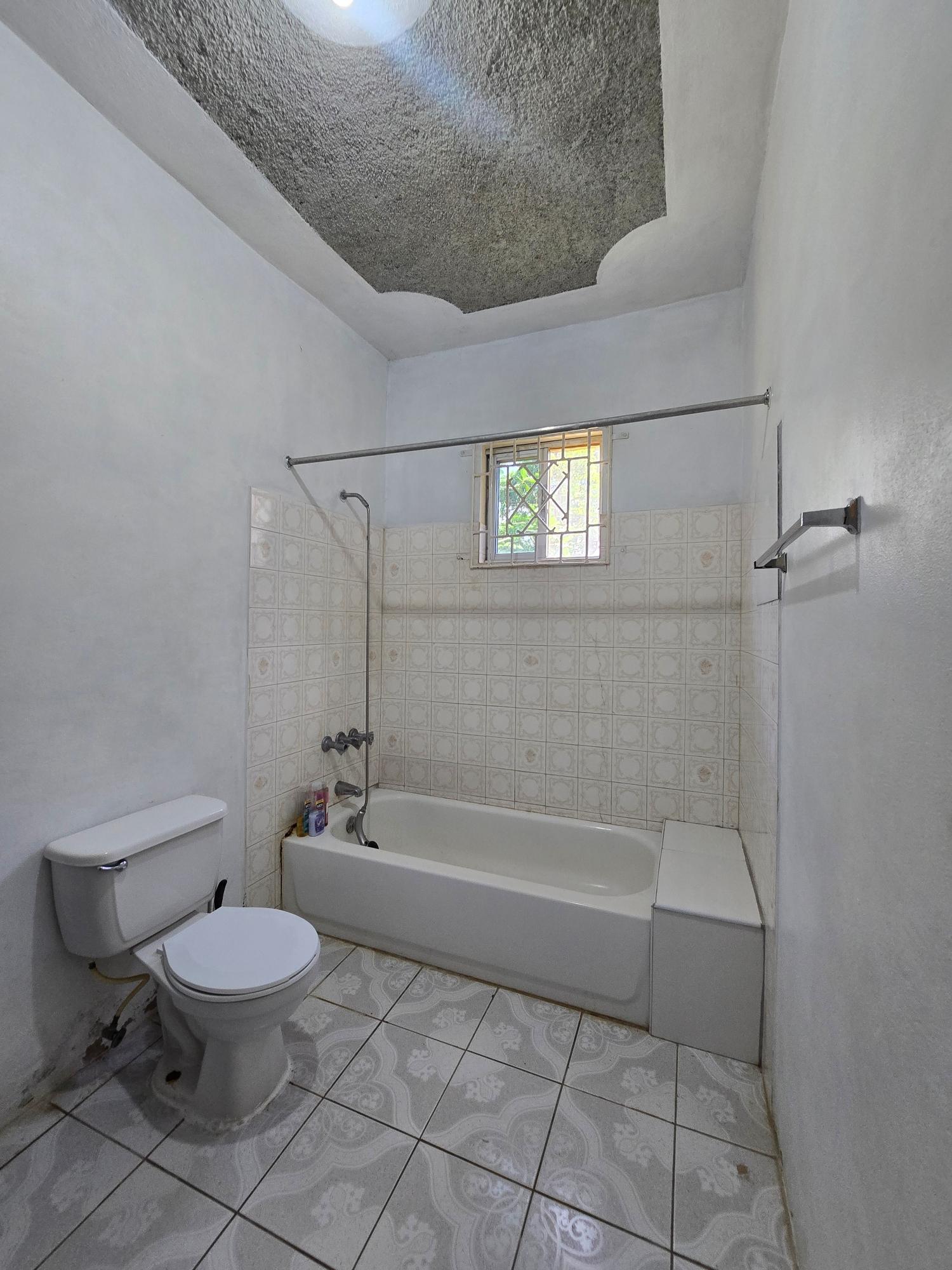 Seventeenth image of Jericho District, Linst in Linstead, St. Catherine, Jamaica - property is For Sale