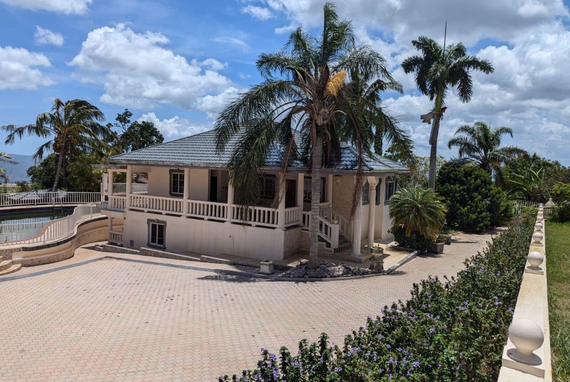 Twelfth image of Spur Tree in Spur Tree, Manchester, Jamaica - property is For Sale