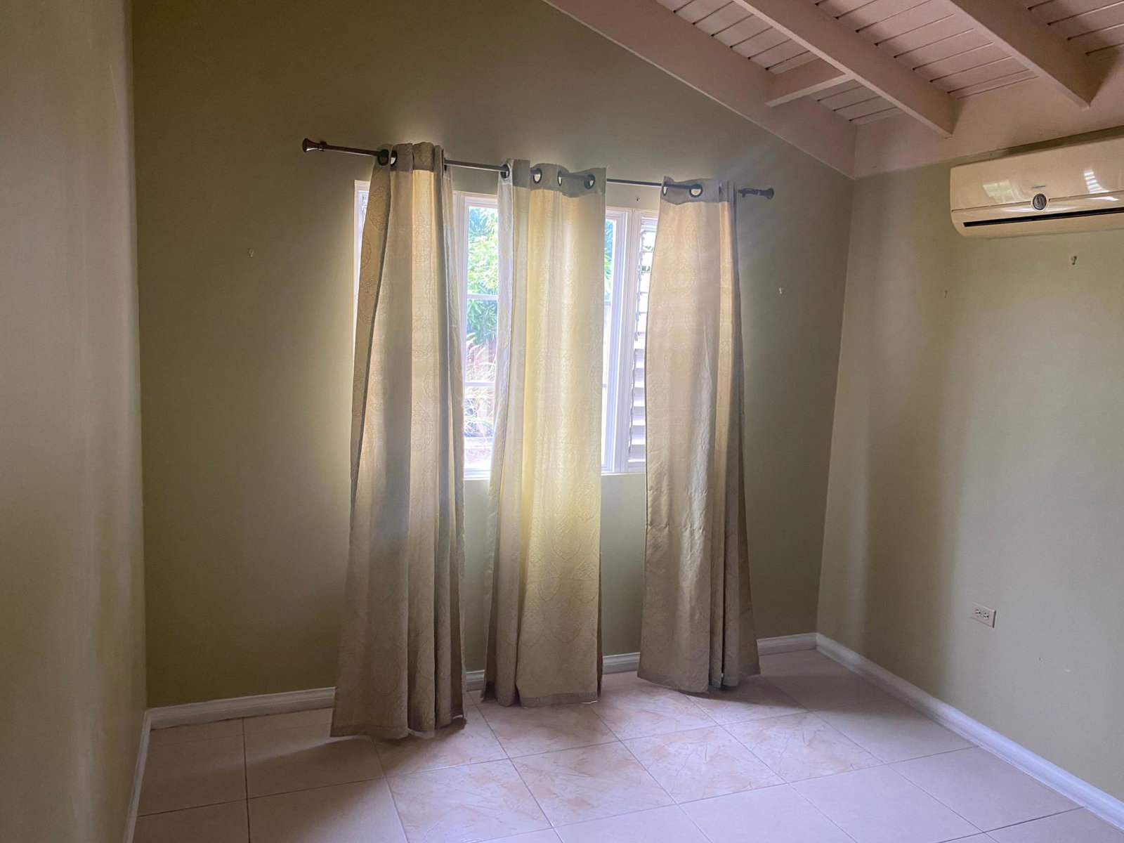 Twelfth image of 12 Sago Palm Glade in Greater Portmore, St. Catherine, Jamaica - property is For Rent