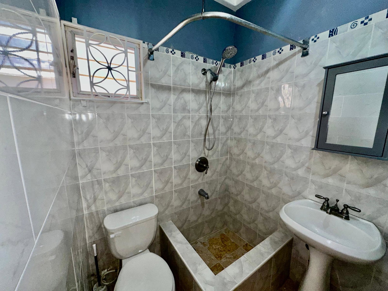 Thirteenth image of 609 West Chedwin in Greater Portmore, St. Catherine, Jamaica - property is For Rent