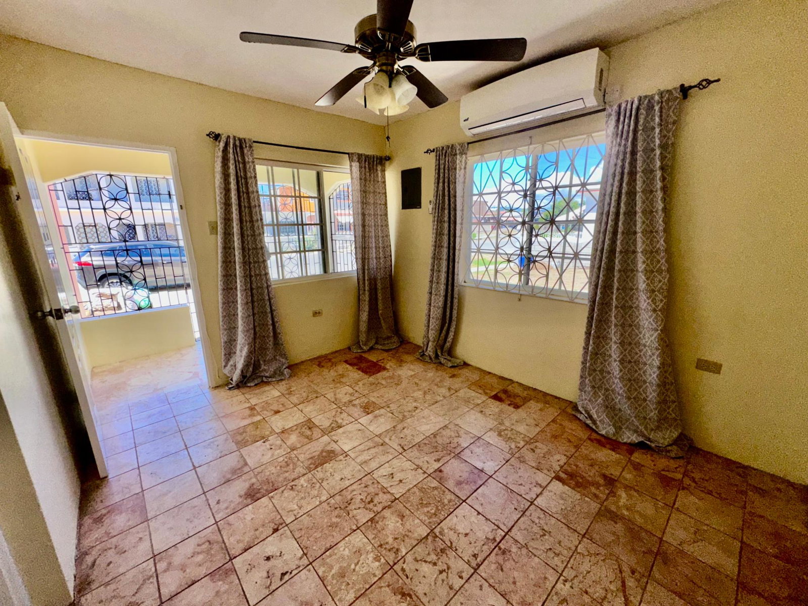 Sixth image of 609 West Chedwin in Greater Portmore, St. Catherine, Jamaica - property is For Rent
