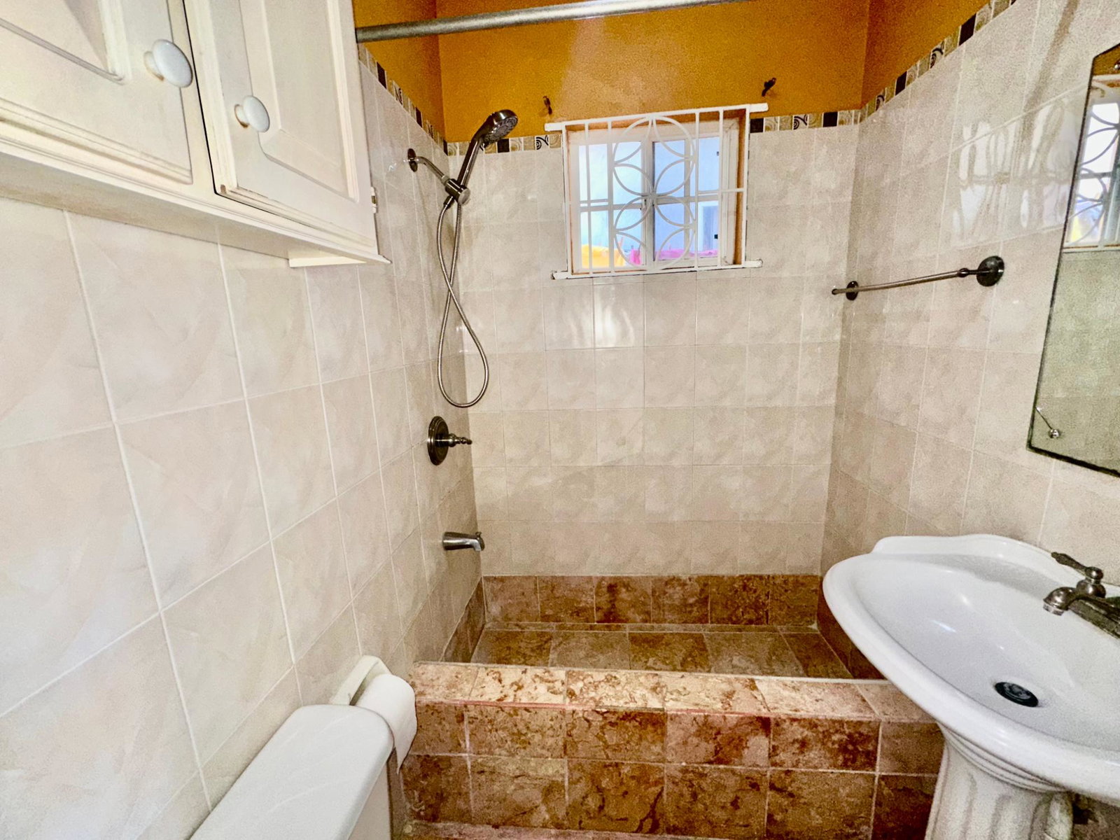 Tenth image of 609 West Chedwin in Greater Portmore, St. Catherine, Jamaica - property is For Rent