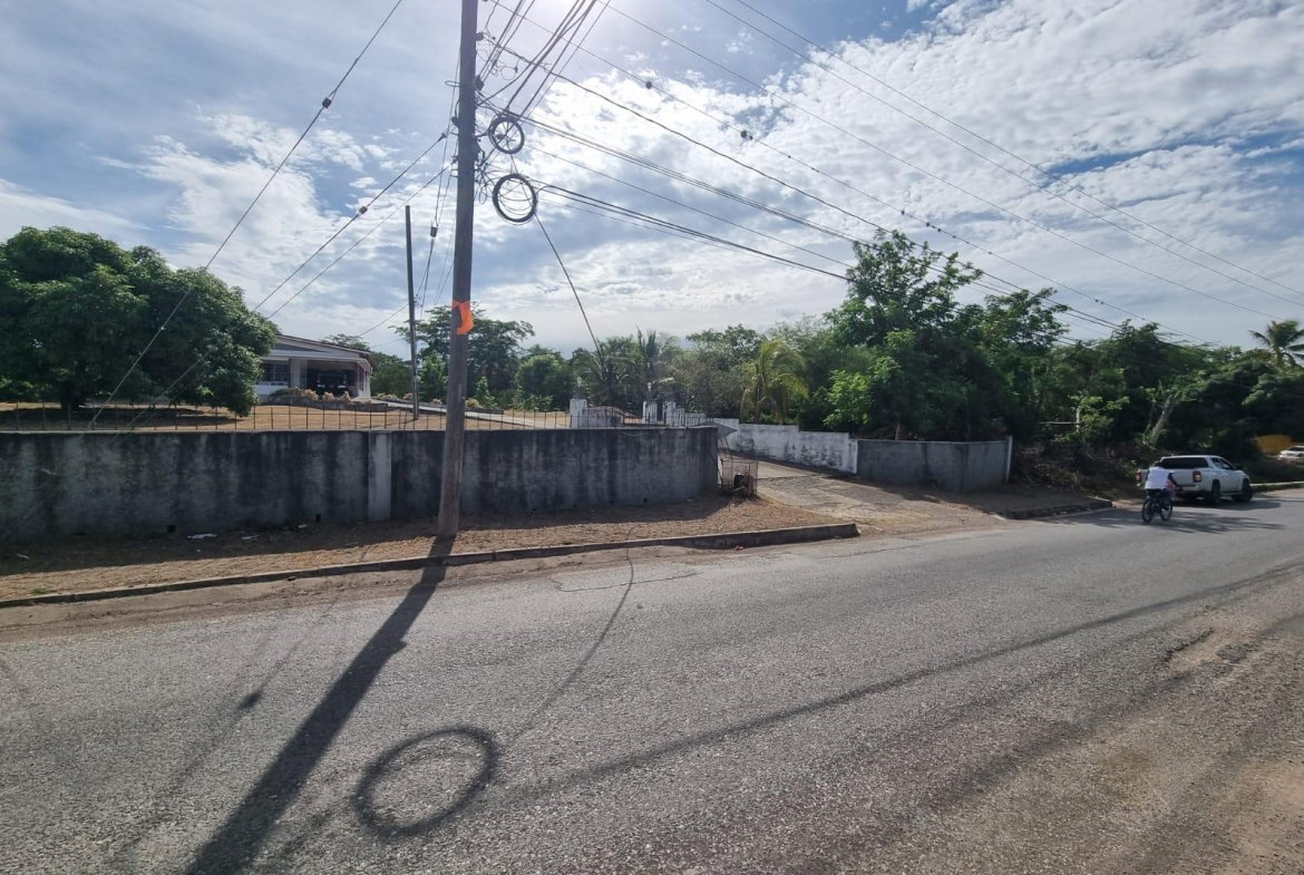 Fifteenth image of 17 Chateau Road, May Pen in Chateau, Clarendon, Jamaica - property is For Sale