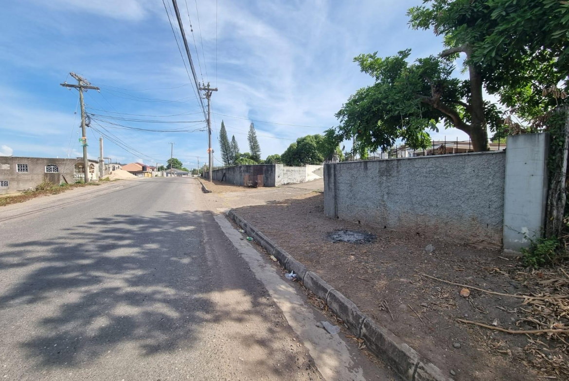 Ninth image of 17 Chateau Road, May Pen in Chateau, Clarendon, Jamaica - property is For Sale