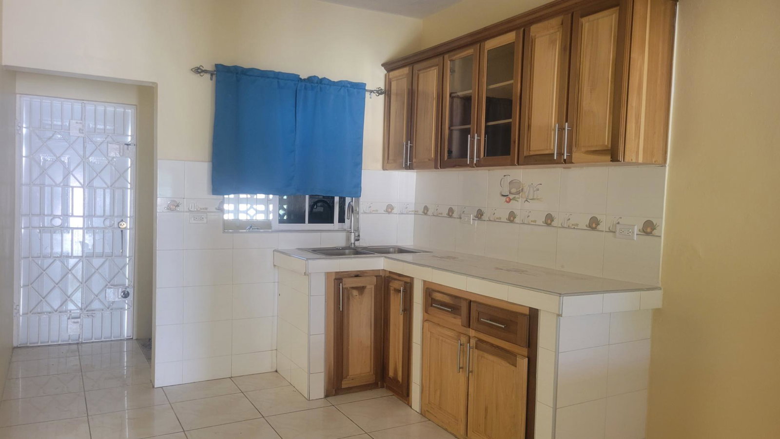 Fourteenth image of 343 nw 7th Street, 8 West in Greater Portmore, St. Catherine, Jamaica - property is For Rent