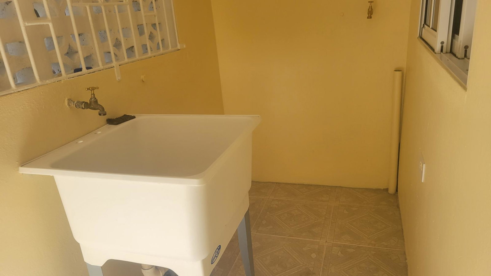 Seventeenth image of 343 nw 7th Street, 8 West in Greater Portmore, St. Catherine, Jamaica - property is For Rent