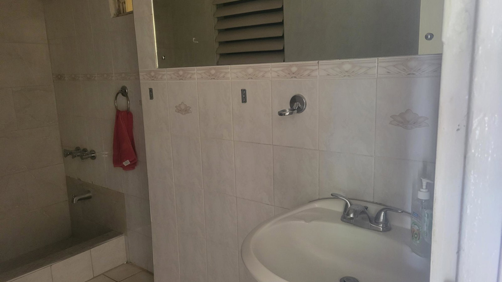 Tenth image of 343 nw 7th Street, 8 West in Greater Portmore, St. Catherine, Jamaica - property is For Rent