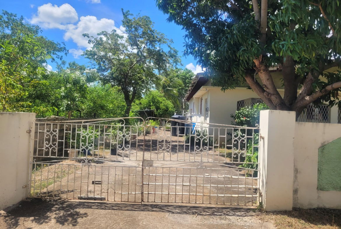 5-Bed-4-Bath-Two-Family-House-for-Sale-in-Denbigh-Clarendon-Jamaica First image of Denbigh in Denbigh, Clarendon, Jamaica - property is For Sale