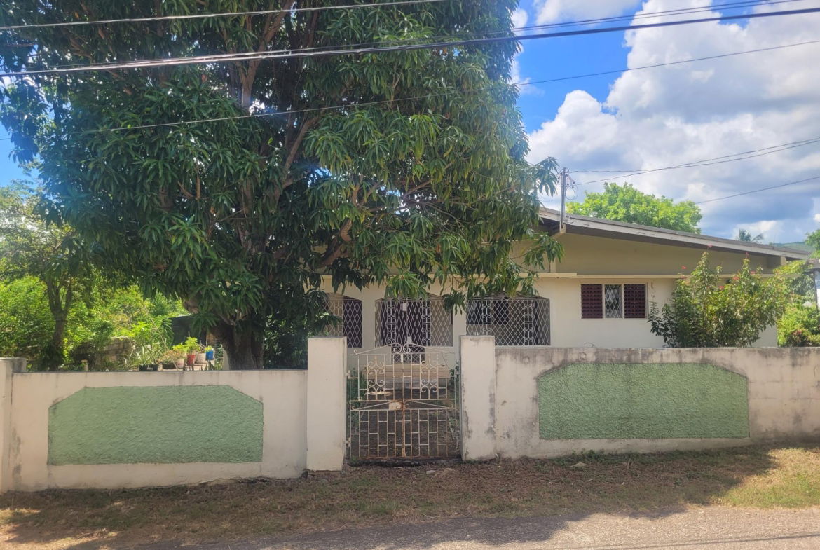 5-Bed-4-Bath-Two-Family-House-for-Sale-in-Denbigh-Clarendon-Jamaica Third image of Denbigh in Denbigh, Clarendon, Jamaica - property is For Sale