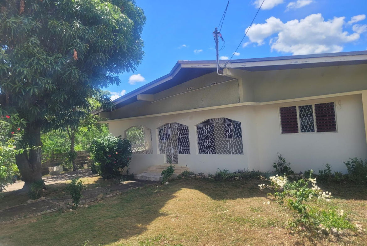 5-Bed-4-Bath-Two-Family-House-for-Sale-in-Denbigh-Clarendon-Jamaica Fifth image of Denbigh in Denbigh, Clarendon, Jamaica - property is For Sale