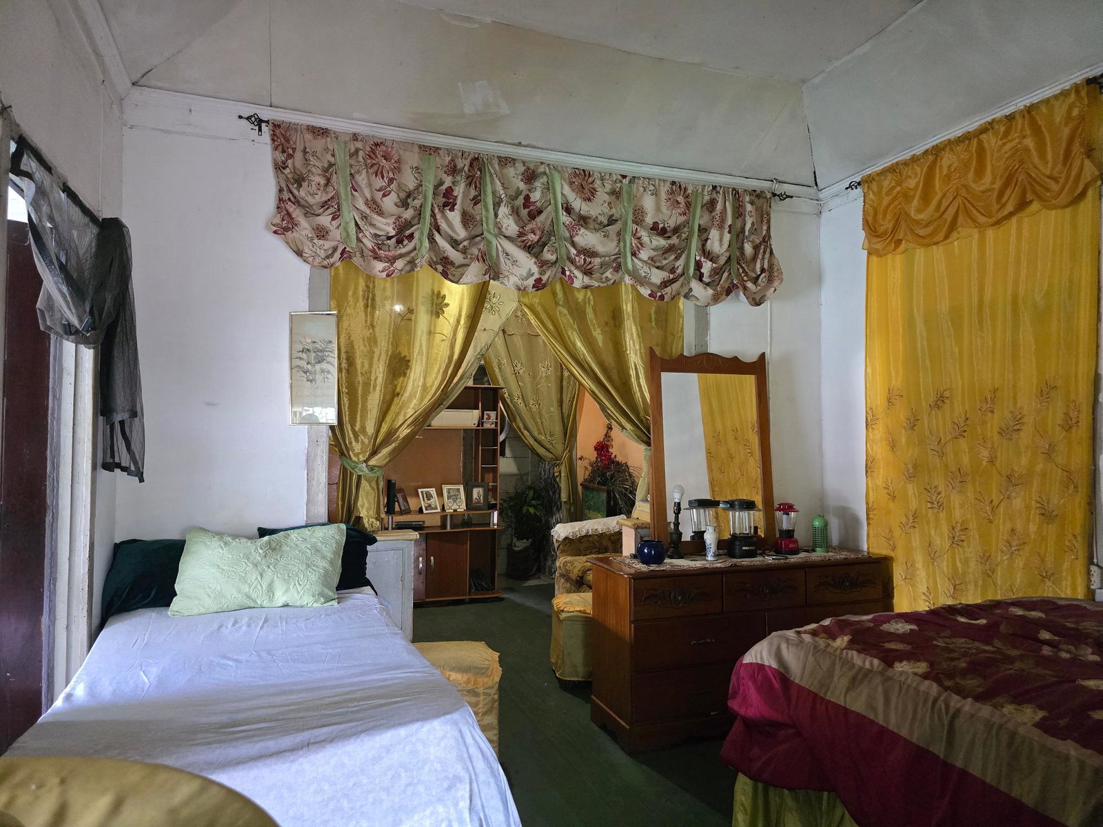 5-Bedroom-House-For-Sale-in-Kingston-St.-Andrew-–-Income-Property-on-Waltham-Park-Rd Seventeenth image of 22 1/2 Waltham Park Road in Kingston 11, St. Andrew, Jamaica - property is For Sale