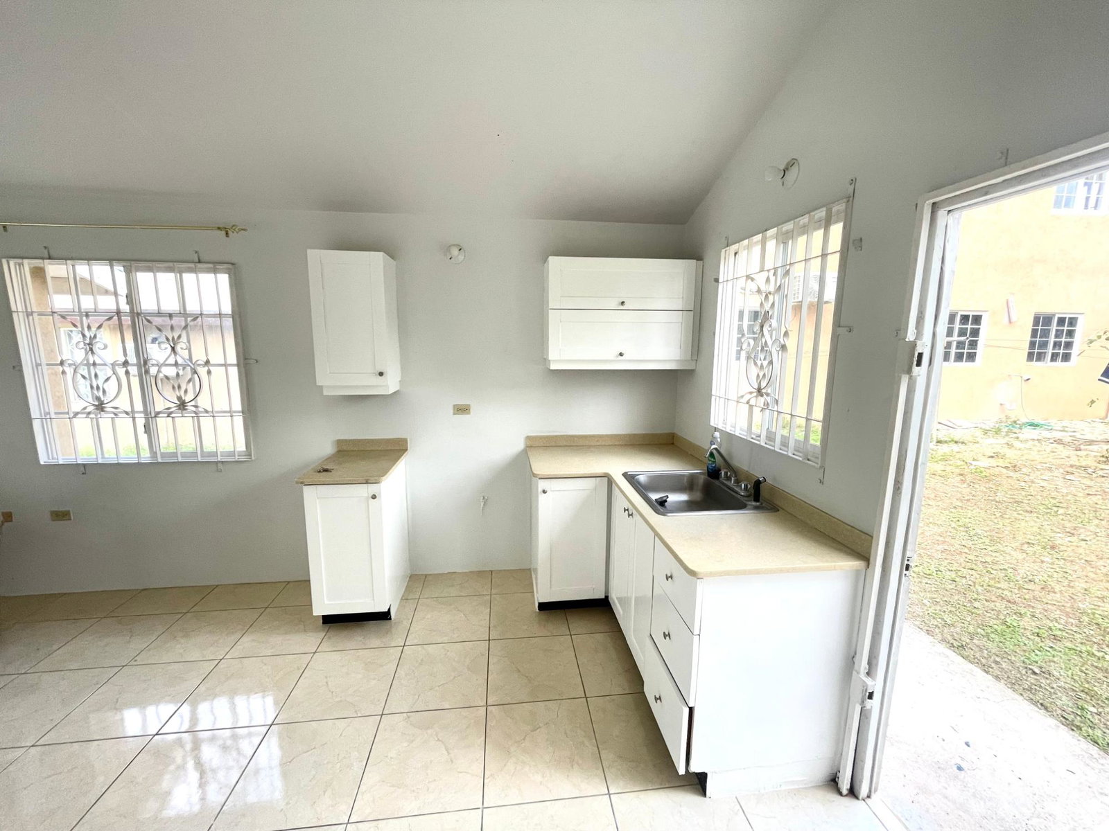 Charming-2-Bedroom-House-for-Rent-in-Montego-West-Village-St.-James Fourth image of 682 Montego West Village in Montego Bay, St. James, Jamaica - property is For Rent