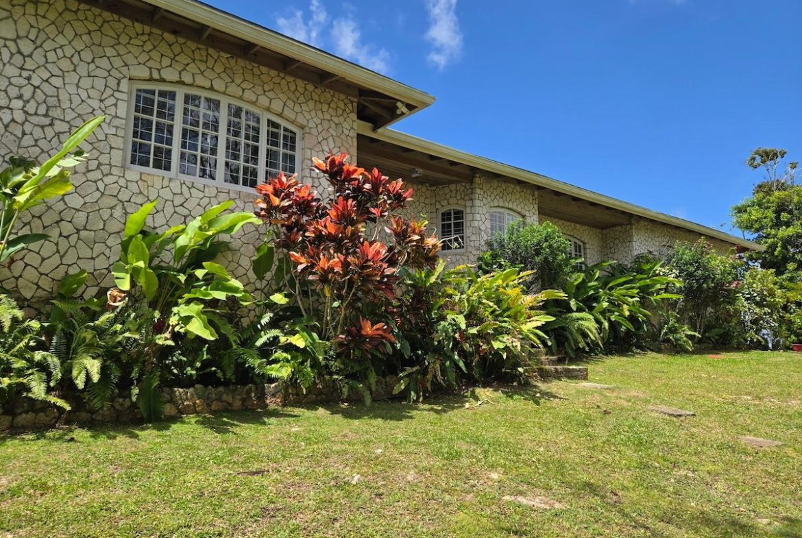 Sixteenth image of Kempshot, st James in Kempshot Pen, St. James, Jamaica - property is For Rent