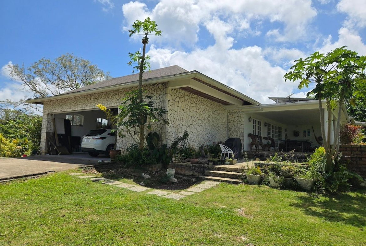 Seventeenth image of Kempshot, st James in Kempshot Pen, St. James, Jamaica - property is For Rent