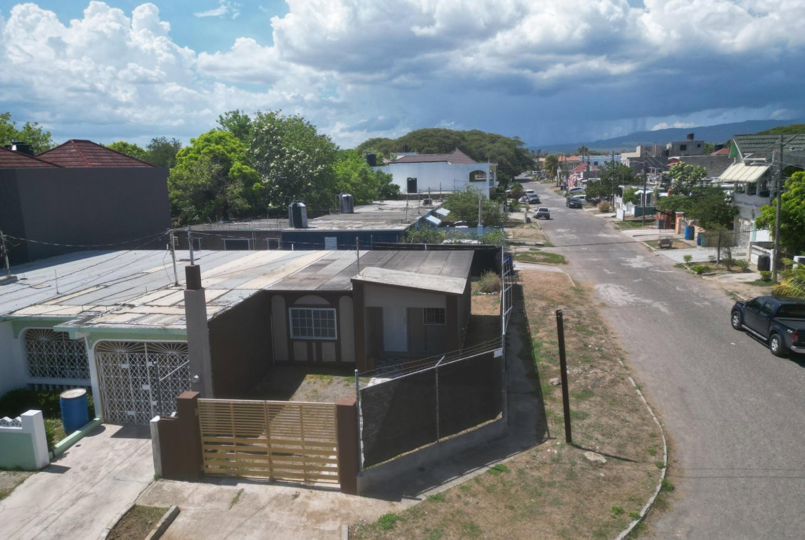 Fourth image of 72 24 ne 29th Ave East Ascot in Greater Portmore, St. Catherine, Jamaica - property is For Rent