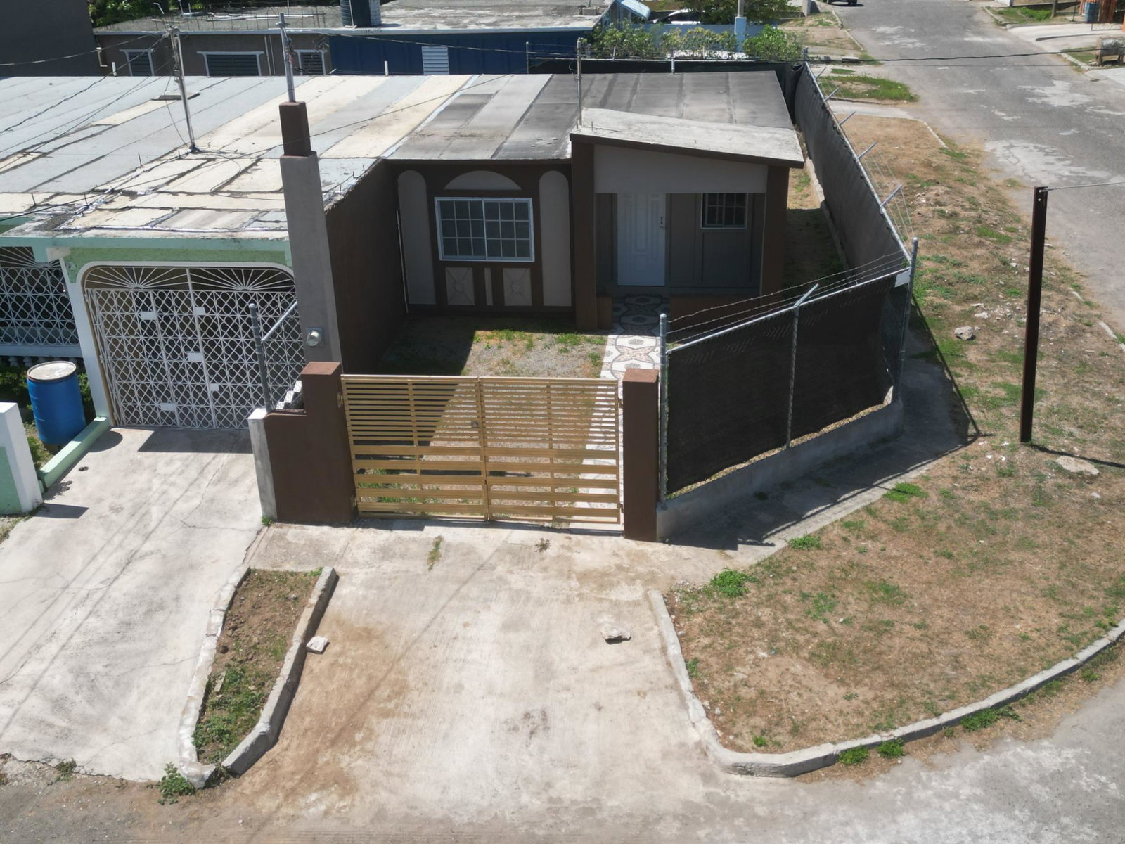 Fifth image of 72 24 ne 29th Ave East Ascot in Greater Portmore, St. Catherine, Jamaica - property is For Rent